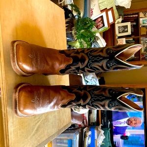 Men’s Justin boots - Like new! Only worn 3 times.